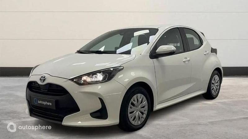 Blanc Utilisé 2023 Toyota Yaris Hybrid Berline | 18 990 € (Bon prix) - Image 1/4