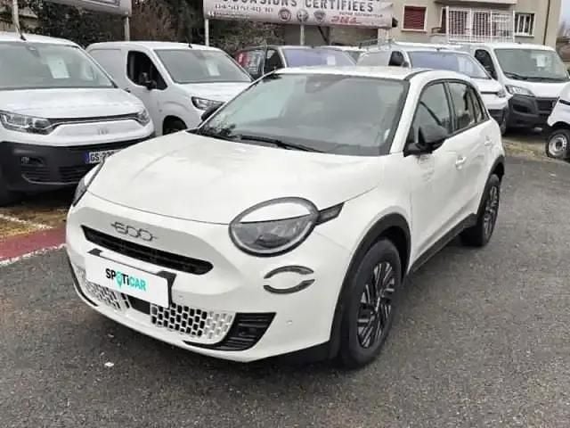 Ice white Occasion 2024 Fiat 600 | 24 177 € - Image 1/4