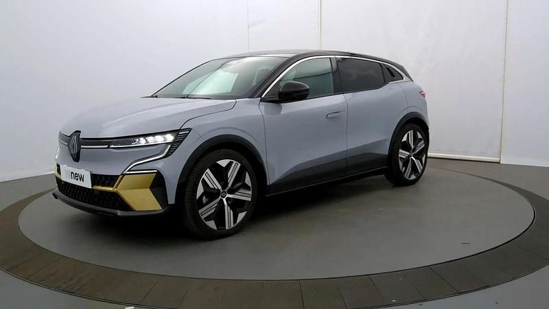 Gris Occasion 2022 Renault Mégane Iconic Berline | 24 999 € (Prix juste) - Image 1/4