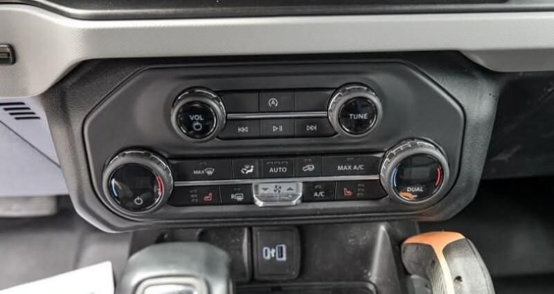 Image 2/4
