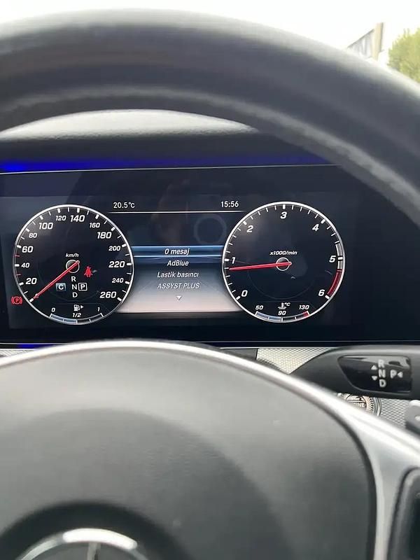Utilisé 2016 Mercedes E220 AMG line Berline | 20 500 € (Prix juste) - Image 1/4