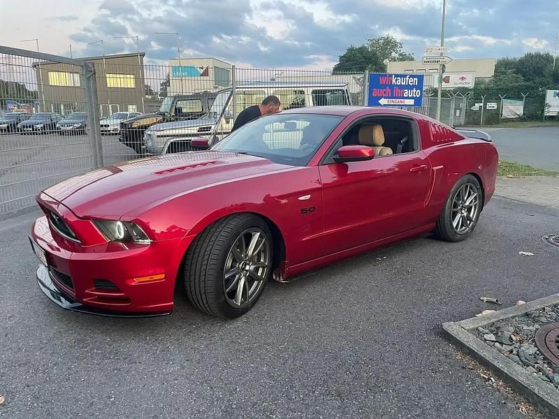 Mauve Utilisé 2013 Ford Mustang GT Coupé | 28 500 € (Prix assez cher) - Image 1/4