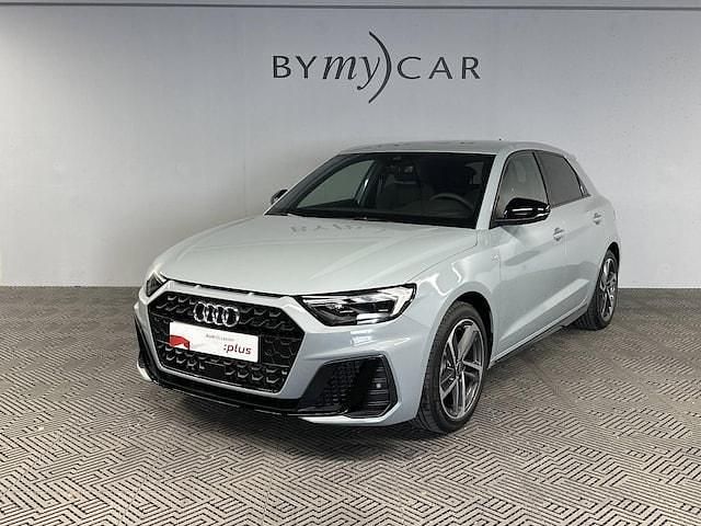Gris flèche nacré noir mythe métallisé Nouvelle 2025 Audi A1 Sportback S-Line Citadine | 35 163 € (Prix cher) - Image 1/4