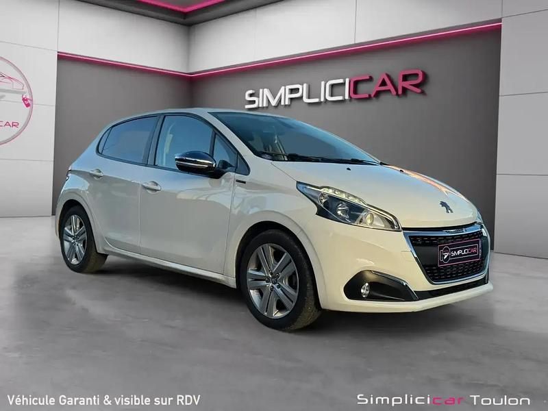 Blanc Utilisé 2019 Peugeot 208 Signature Sky Citadine | 6 980 € (Prix juste) - Image 1/4