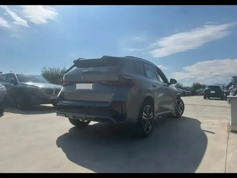 Image 2/4