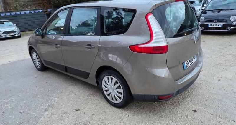 Occasion Renault Grand Scénic III 106 ch (77 kW) 2009 Monospace