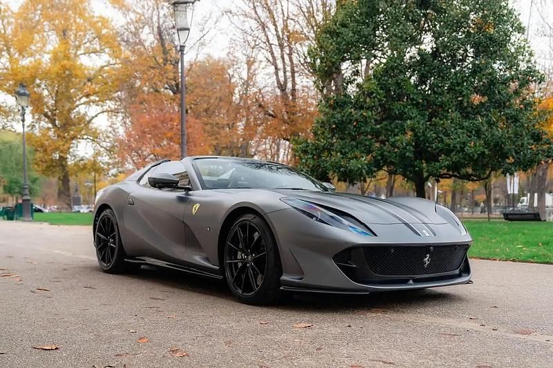 Gris Utilisé 2023 Ferrari 812 Cabriolet | 519 000 € - Image 1/4