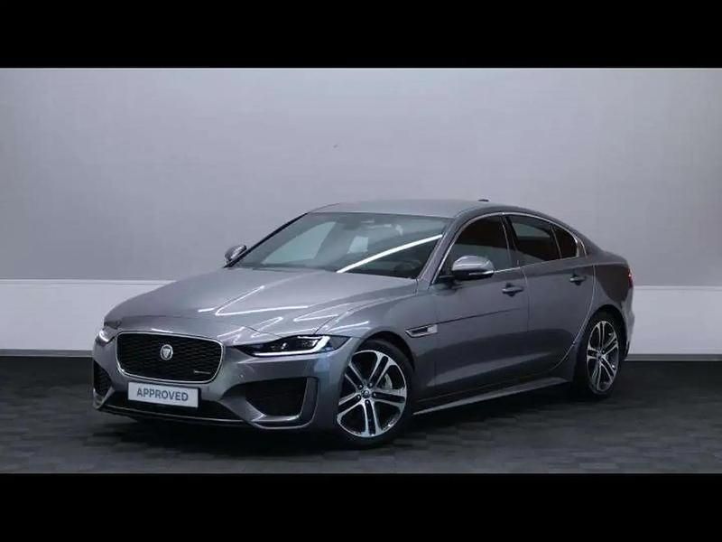 Gris Utilisé 2024 Jaguar XE R-Dynamic Berline | 44 605 € - Image 1/4