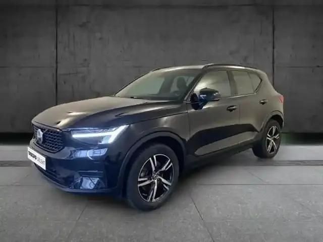 Noir onyx métallisé Utilisé 2024 Volvo XC40 Plus SUV | 34 980 € - Image 1/4