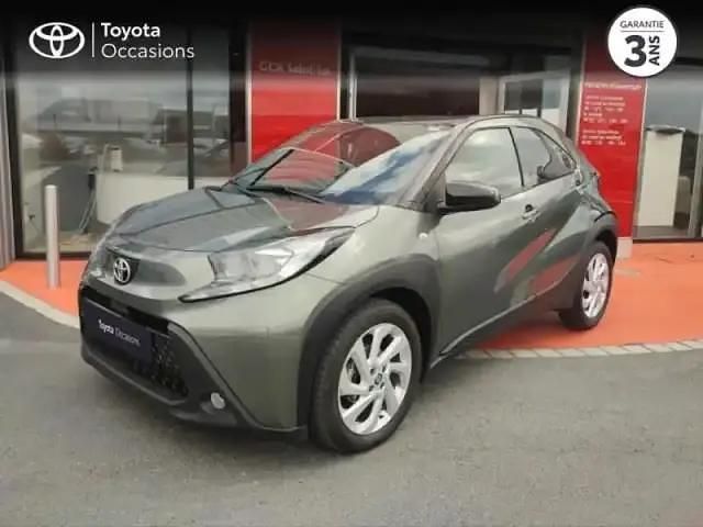 Bi ton vert cardamome noir Utilisé 2022 Toyota Aygo X Design SUV | 15 990 € - Image 1/4