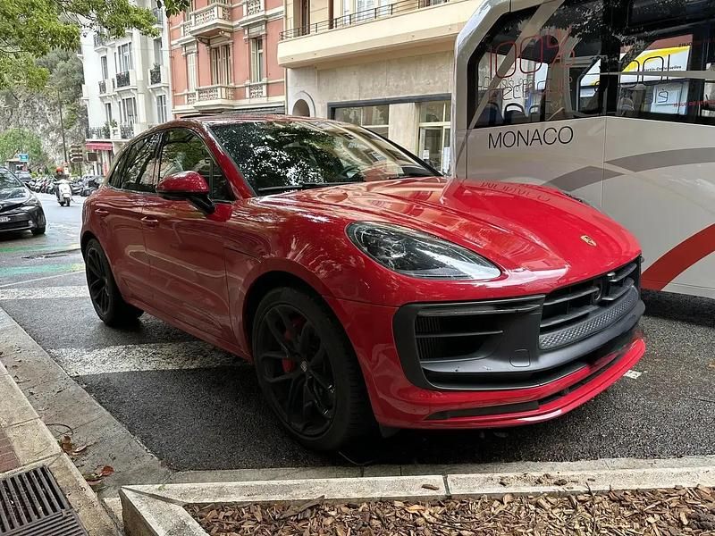 Rouge Utilisé 2021 Porsche Macan SUV | 79 900 € (Prix juste) - Image 1/4