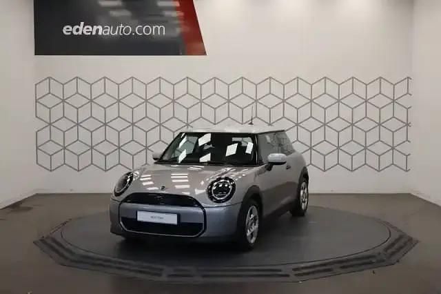 Melting silver iii Occasion 2024 Mini Cooper Classic Citadine | 28 790 € (Prix juste) - Image 1/4