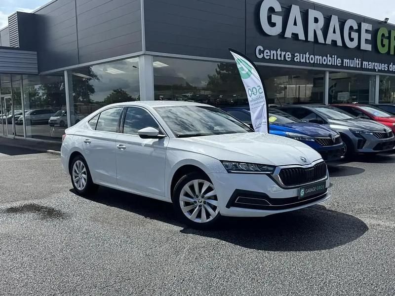 Blanc Utilisé 2024 Skoda Octavia Business Line Berline | 26 890 € (Prix juste) - Image 1/4