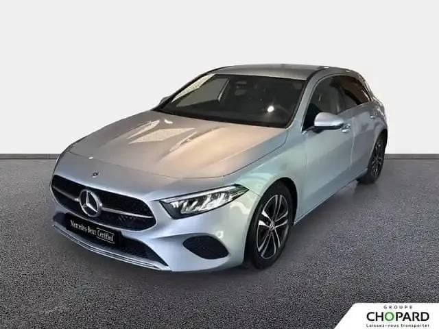 Hightechsilver metallic paint Utilisé 2024 Mercedes A180 Berline | 29 990 € (Bon prix) - Image 1/4
