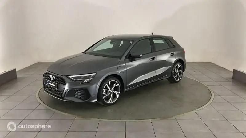 Utilisé 2024 Audi A3 e-tron S-Line Citadine | 42 990 € (Prix cher) - Image 1/4