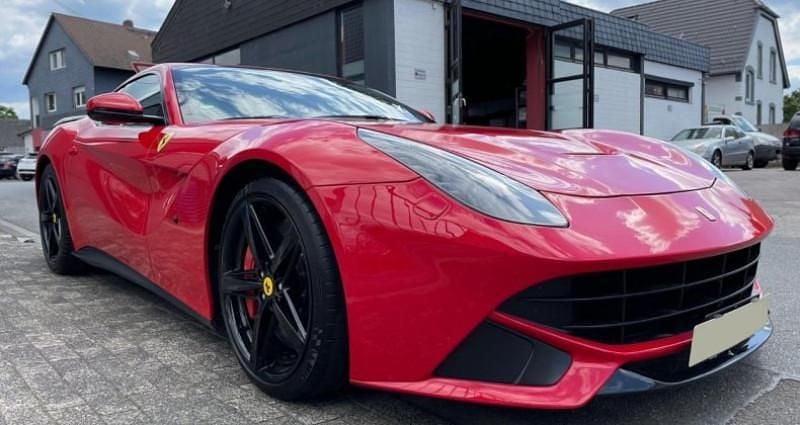 Rouge Utilisé 2013 Ferrari F12 Coupé | 212 992 € - Image 1/4