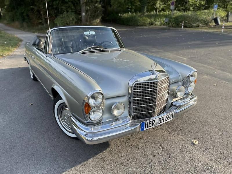 Gris Utilisé 1969 Mercedes 280 SE Cabriolet | 72 000 € - Image 1/4
