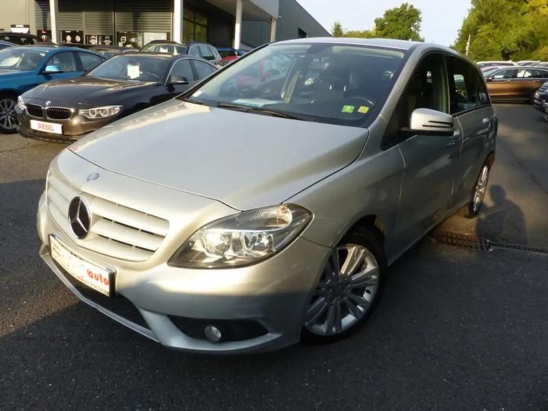 Gris Utilisé 2014 Mercedes B180 Business Monospace | 11 990 € (Prix juste) - Image 1/4