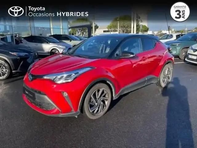 Rouge intense métallisé biton Occasion 2023 Toyota C-HR Design SUV | 25 490 € (Bon prix) - Image 1/4