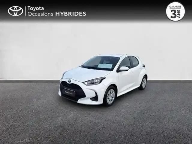 Blanc Occasion 2023 Toyota Yaris Hybrid Berline | 18 980 € (Prix juste) - Image 1/4
