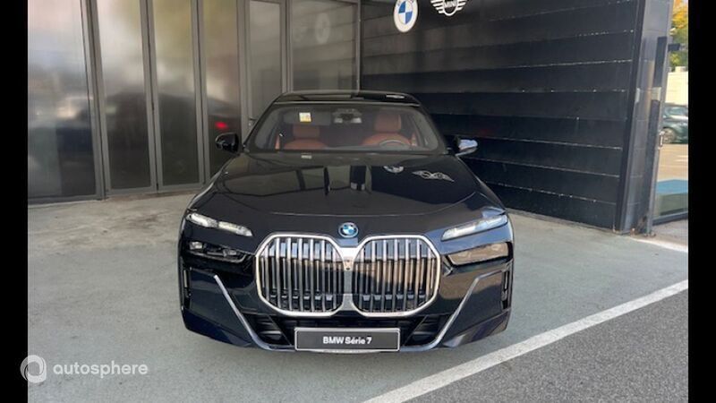 M carbonschwarz métallisé Utilisé 2024 BMW 750e M Sport Berline | 117 990 € (Prix juste) - Image 1/4