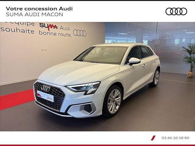 Blanc glacier métallisé Occasion 2022 Audi A3 Sportback e-tron Design Citadine | 28 990 € (Prix juste) - Image 1/4