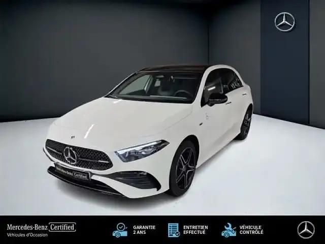 Blanc Utilisé 2025 Mercedes A250 AMG line Berline | 44 900 € - Image 1/4