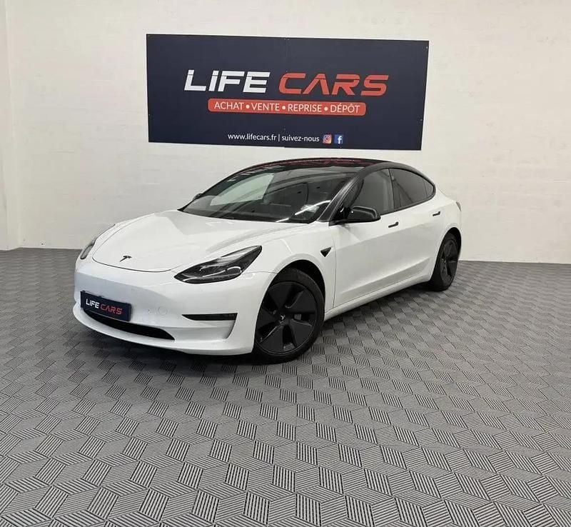 Blanc Utilisé 2021 Tesla Model 3 Standard Range Berline | 23 990 € (Prix juste) - Image 1/4
