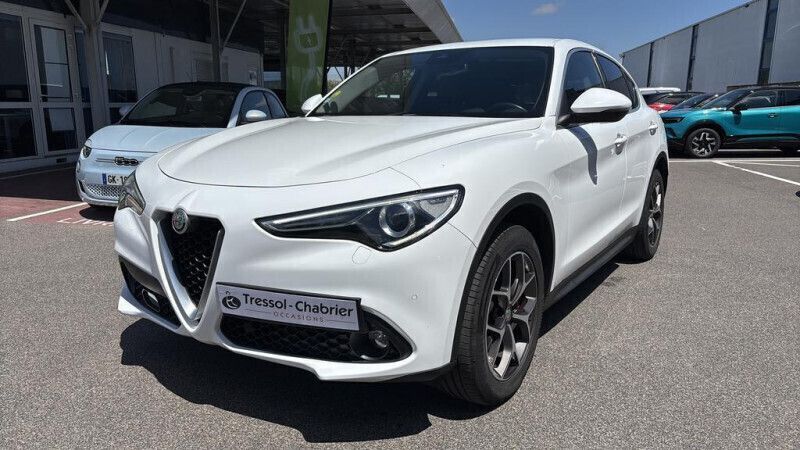 Blanc Utilisé 2018 Alfa Romeo Stelvio Lusso SUV | 25 050 € (Prix juste) - Image 1/4