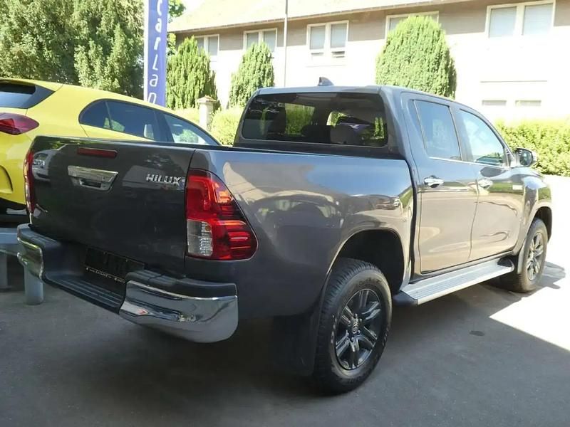 Occasion Toyota HiLux Comfort 150 ch (110 kW) 2024 Gris Pick-up