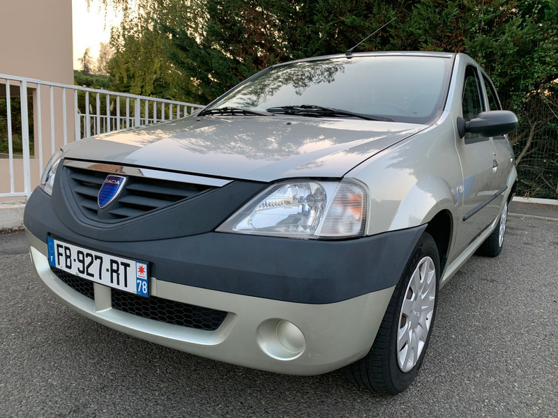 Vendu Dacia Logan 2007 - Gris clair. - Voitures d'occasion à vendre