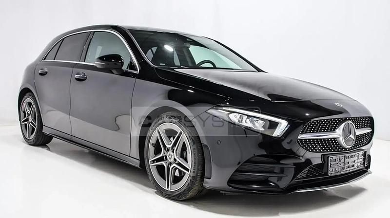Noir Utilisé 2022 Mercedes A200 AMG line Berline | 28 990 € (Prix juste) - Image 1/4