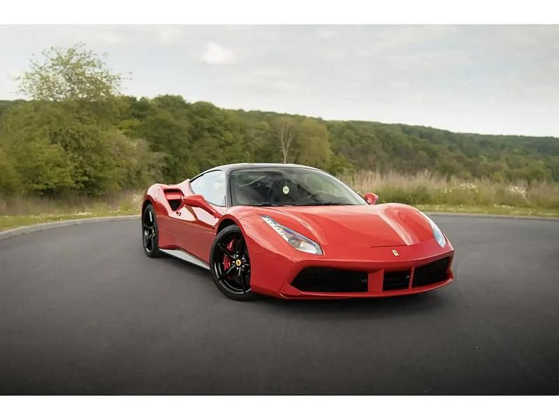 Rouge Occasion 2015 Ferrari 488 Coupé | 218 990 € (Prix juste) - Image 1/4