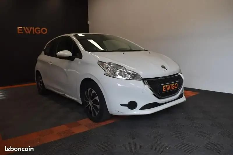 Blanc Utilisé 2014 Peugeot 208 Citadine | 5 390 € (Prix juste) - Image 1/4