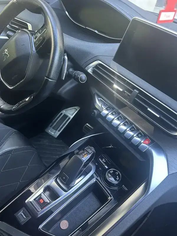 Utilisé 2017 Peugeot 3008 GT SUV | 21 000 € (Prix cher) - Image 1/4