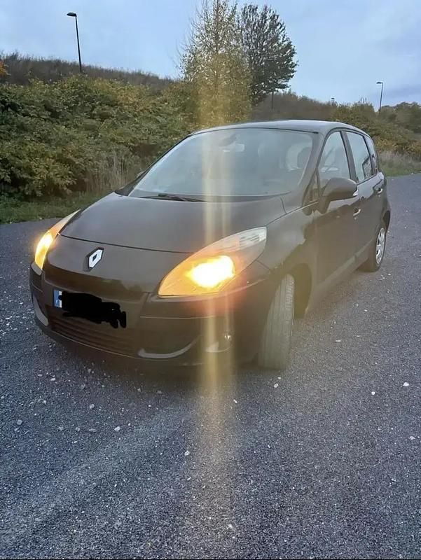 Utilisé 2010 Renault Scénic III Expression Monospace | 2 100 € - Image 1/4