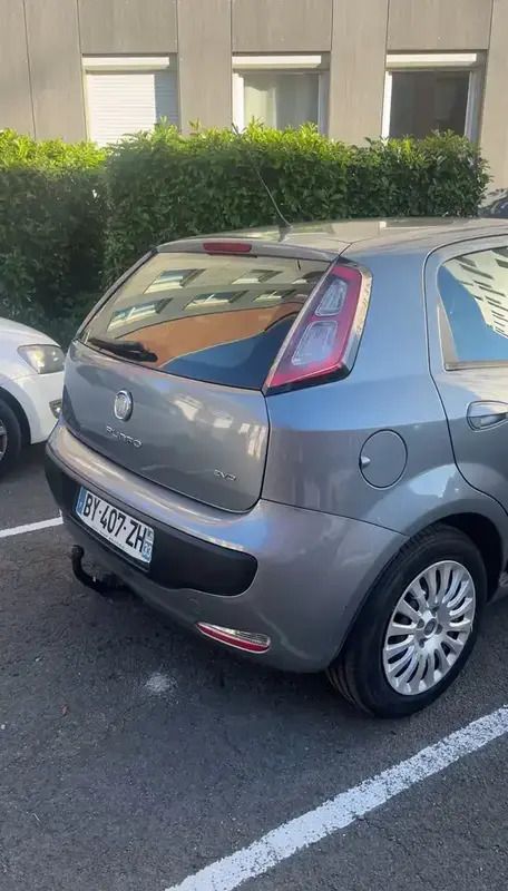 Gris Utilisé 2011 Fiat Grande Punto Citadine | 2 600 € - Image 1/4