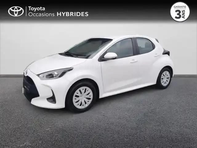 Blanc Utilisé 2023 Toyota Yaris Hybrid Berline | 18 490 € (Bon prix) - Image 1/4