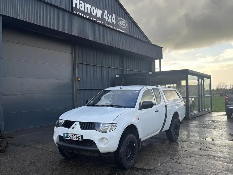 Blanc Occasion 2009 Mitsubishi L200 Invite Pick-up | 12 990 € - Image 1/4