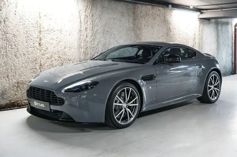 Gris Utilisé 2017 Aston Martin V8 Vantage Coupé | 119 900 € - Image 1/4
