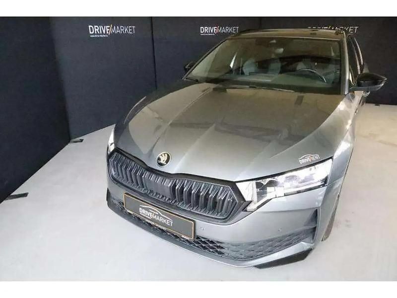 Gris Utilisé 2024 Skoda Octavia SportLine Break | 36 389 € (Prix cher) - Image 1/4