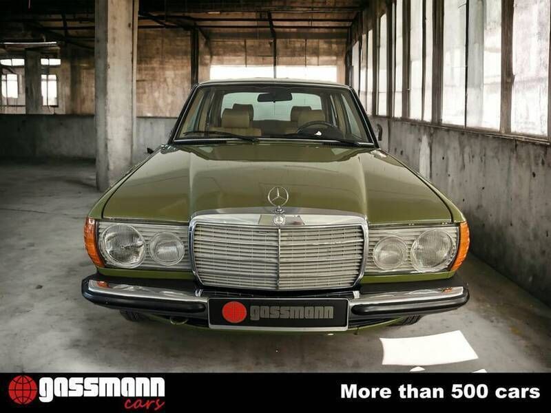 Occasion Mercedes 200 60 ch (44 kW) 1982 Vert Berline