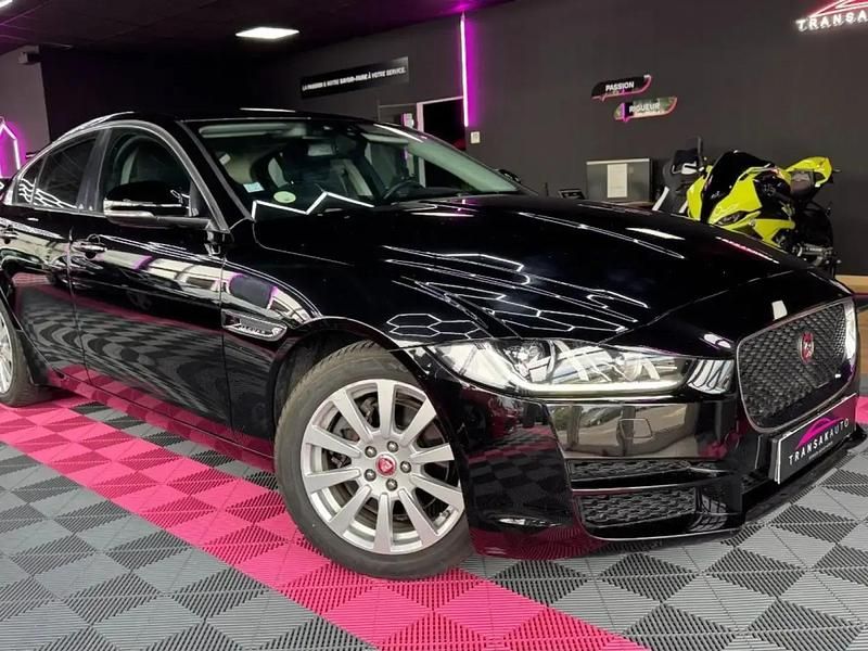 Noir Utilisé 2015 Jaguar XE Pure Berline | 14 990 € (Prix juste) - Image 1/4