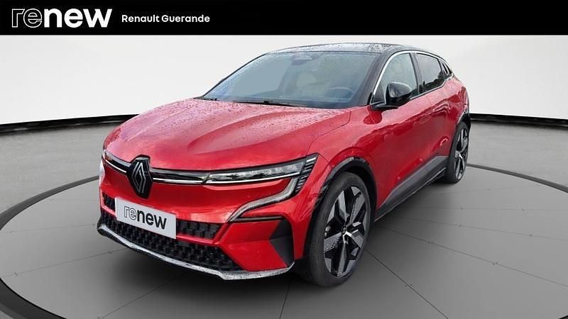 Rouge Utilisé 2022 Renault Mégane Techno Berline | 22 990 € (Prix juste) - Image 1/4