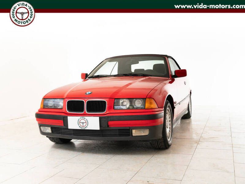 Rouge Utilisé 1994 BMW 318 Cabriolet Performance Cabriolet | 7 900 € - Image 1/4