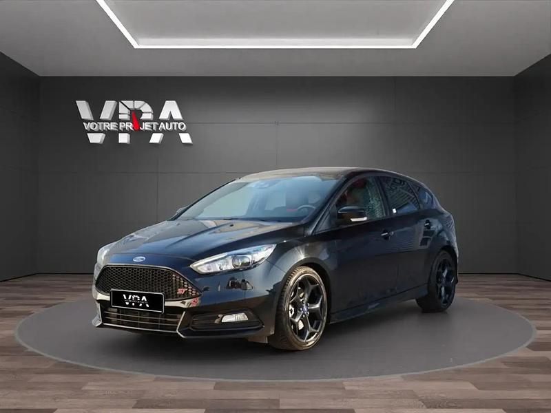 Noir Utilisé 2015 Ford Focus ST Berline | 17 970 € (Prix juste) - Image 1/4