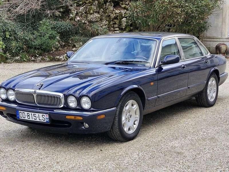 Occasion Jaguar XJ8 Sovereign 243 ch (178 kW) 2000 Bleu Berline