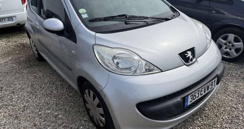 Gris Utilisé 2008 Peugeot 107 Citadine | 4 690 € (Prix juste) - Image 1/1