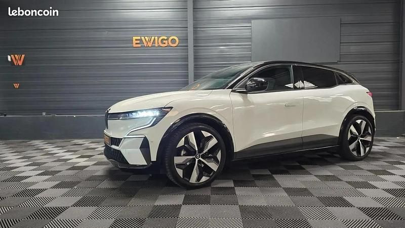 Blanc Utilisé 2023 Renault Mégane Techno Berline | 24 990 € (Prix juste) - Image 1/4