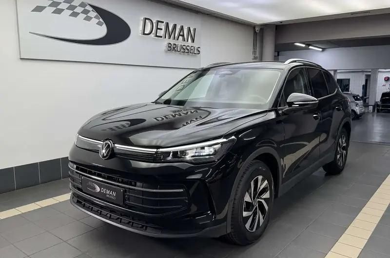 Noir Utilisé 2024 VW Tiguan Business SUV | 39 500 € (Prix juste) - Image 1/4